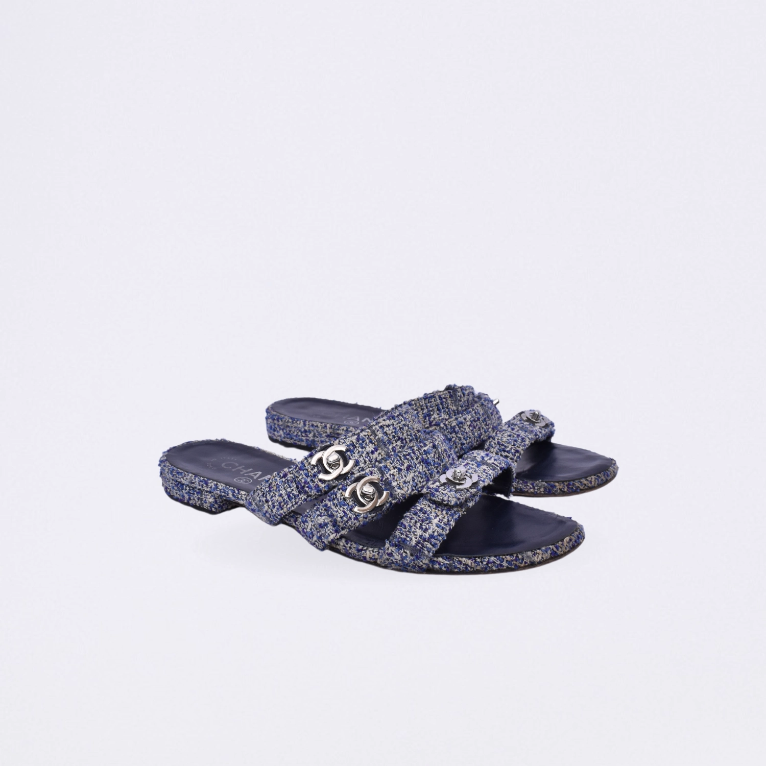 chanel 35 cc interlocking slide
